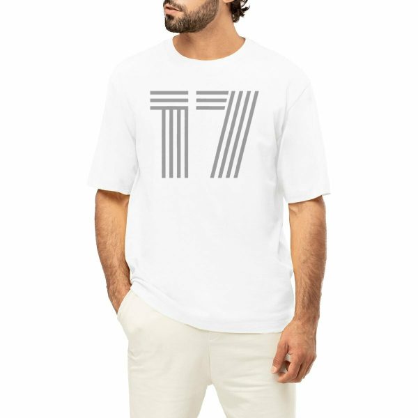 T-shirt 17 blanc porté : le numéro en trois traits gris